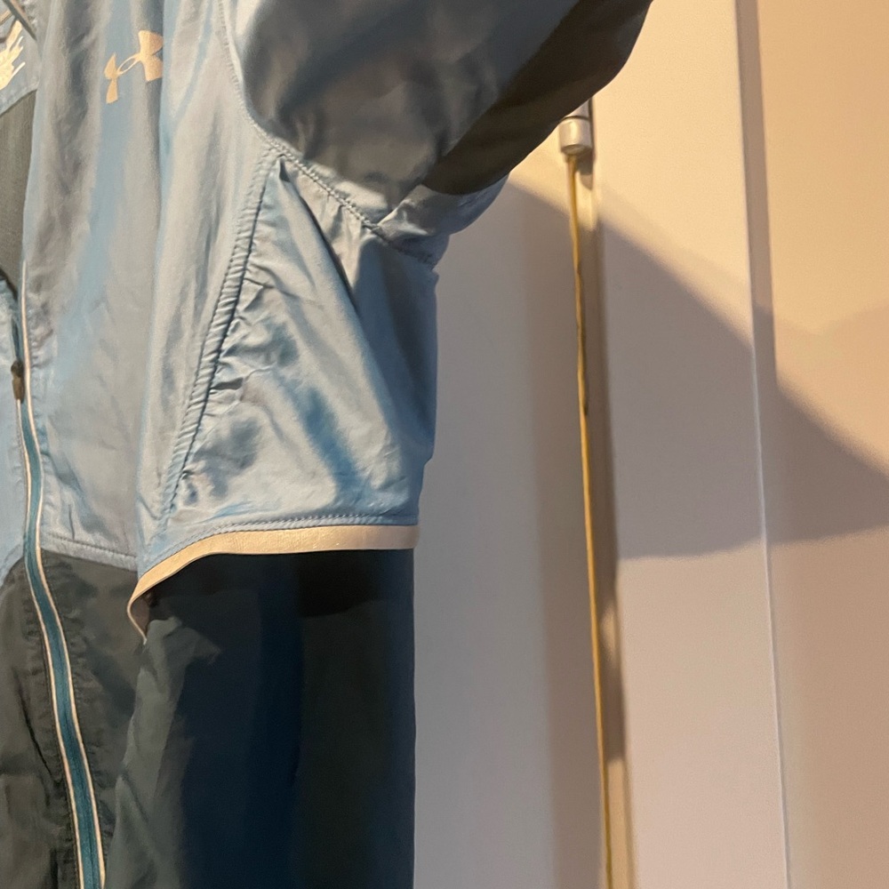 Underarmor Run Jacket - image 5